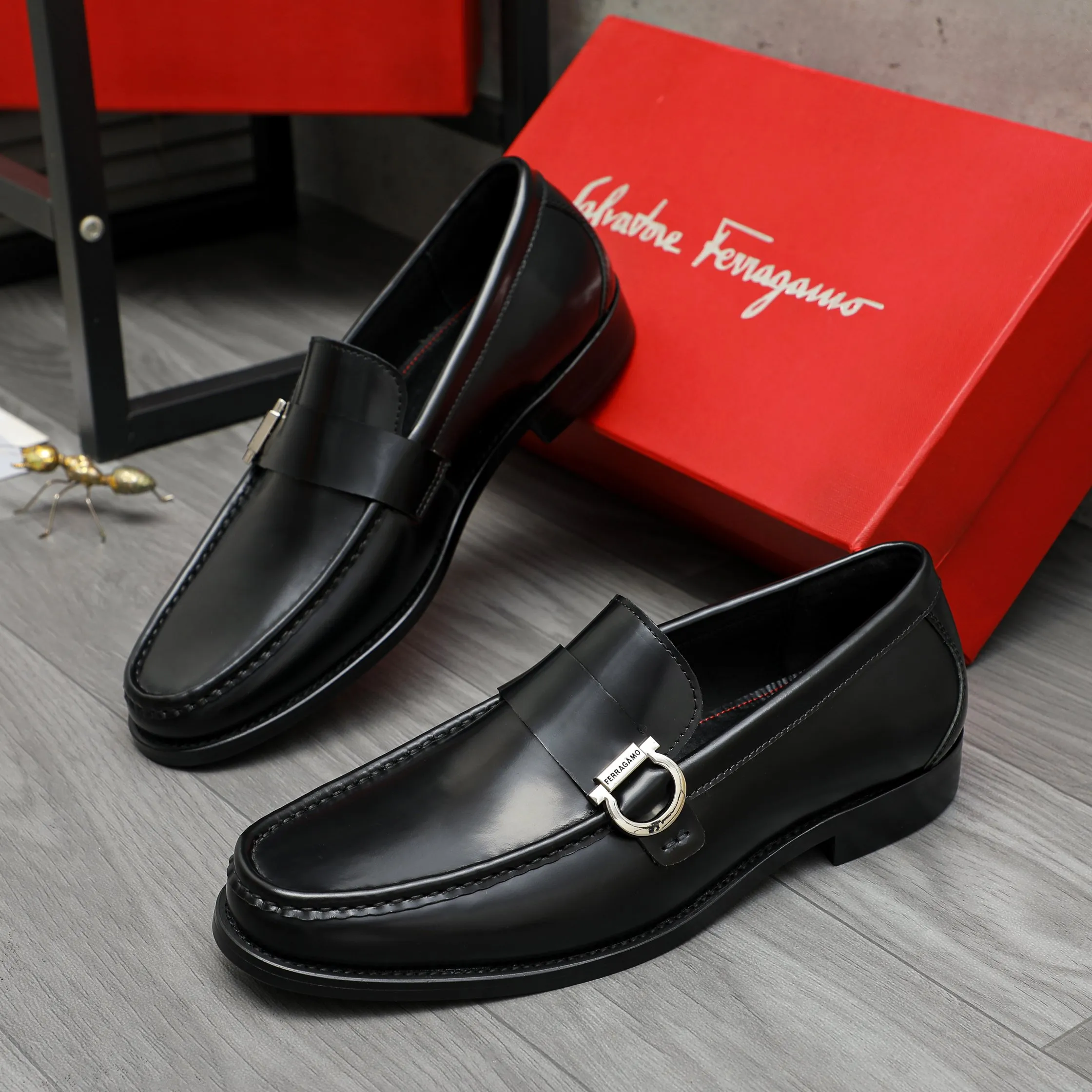 Men's shoes 💰442 Product trademark: Ferragamo "Ferragamo" business formal leather shoes Regular size: 38-46 (45.46 custom-made and non-returnable) Product materials: Selected pearlescent cowhide upper, cowhide lining, original rubber outsole